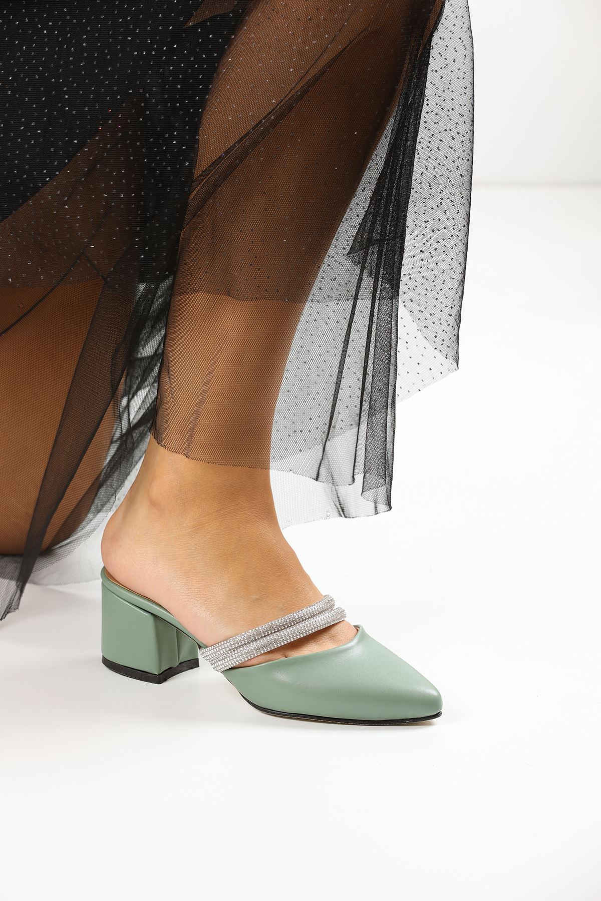 Amber Sivri Burunlu Taş Detaylı Kalin Topuklu Günlük Terlik MR5005 - Görsel 3