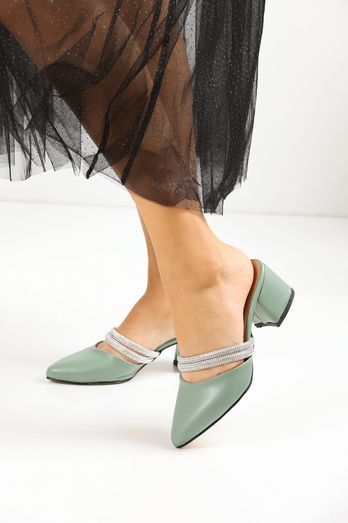 Amber Sivri Burunlu Taş Detaylı Kalin Topuklu Günlük Terlik MR5005 - Görsel 4