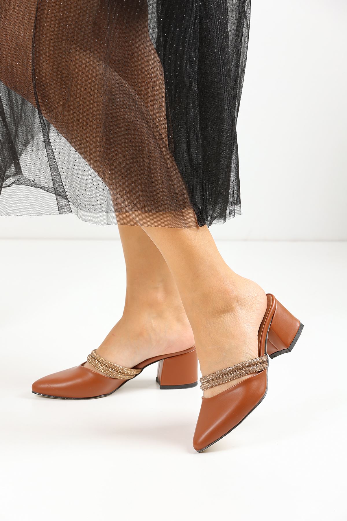 Amber Sivri Burunlu Taş Detaylı Kalin Topuklu Günlük Terlik MR5007 - Görsel 5