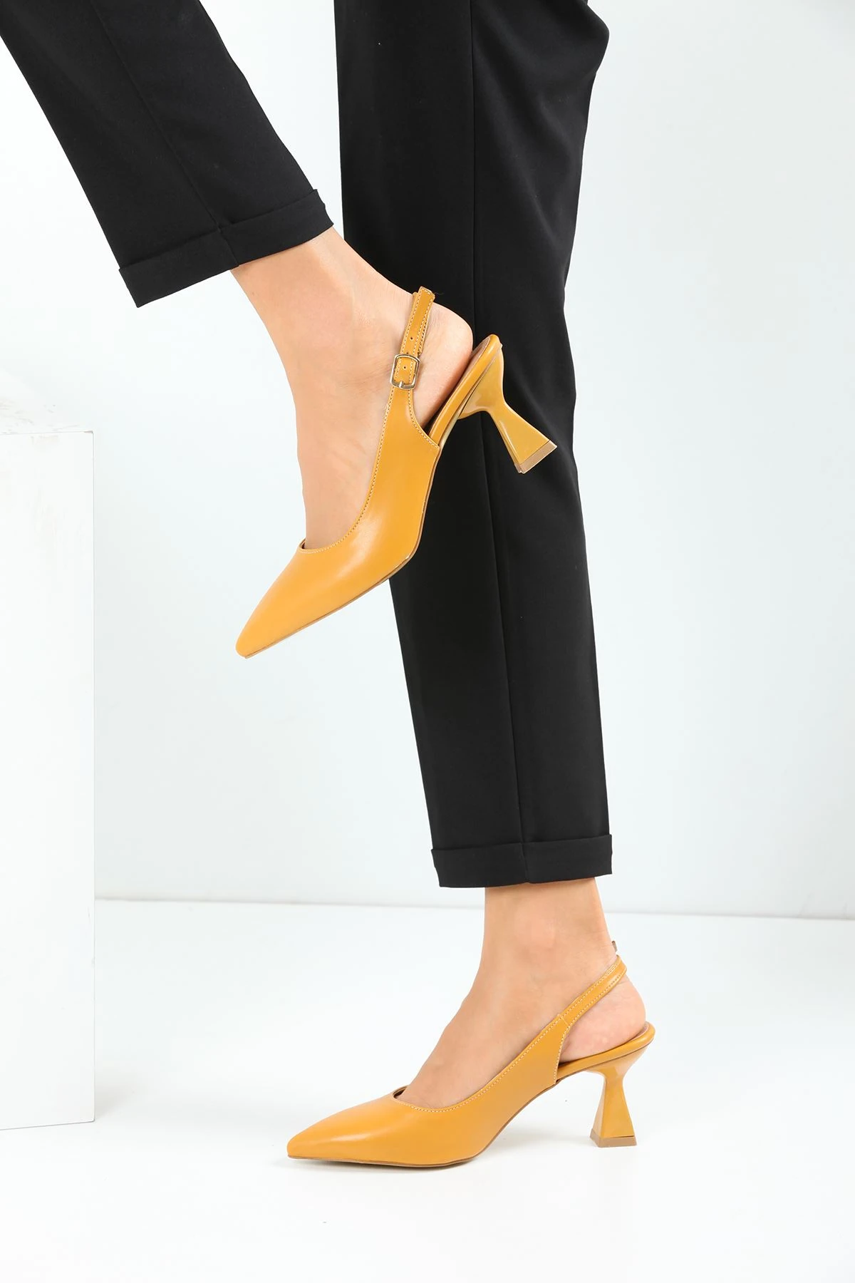 Kadın Harmony Arkası Açık Stiletto Ayakkabı Şampanya Topuk MR5116 - Görsel 3