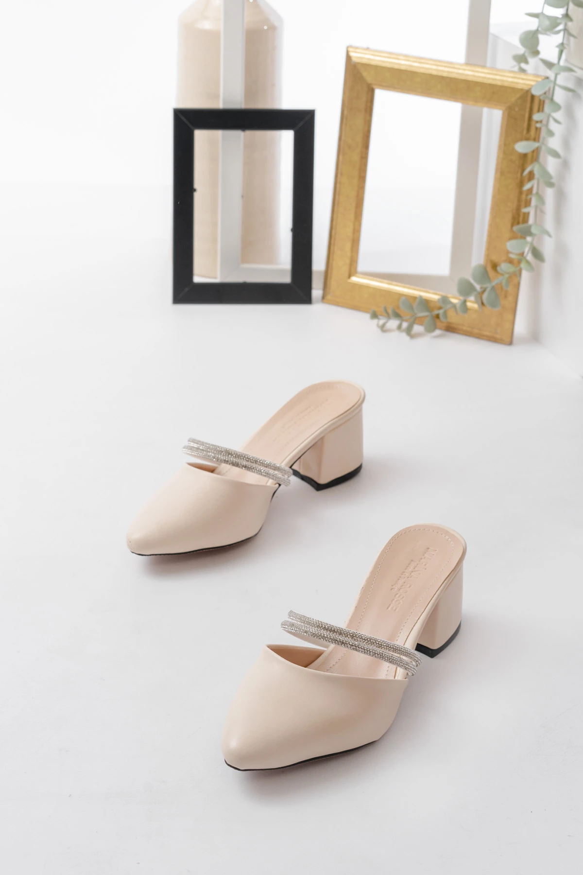 Amber Sivri Burunlu Taş Detaylı Kalin Topuklu Günlük Terlik MR5006 - Görsel 2